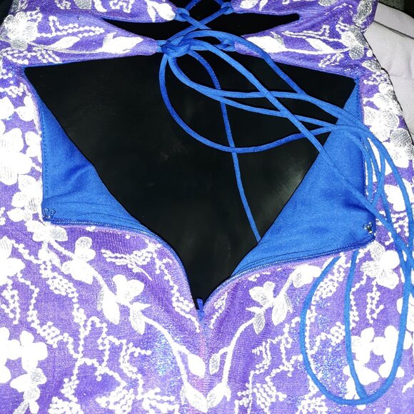 Holiday, Prom, Homecoming Short Cocktail Dress with Floral Appliques - Size: 4 - Picture 16 of 16